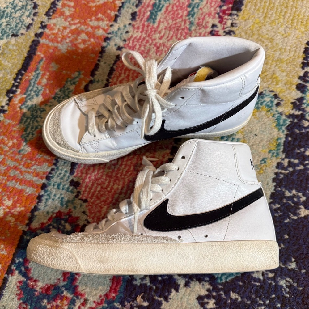 Nike blazers White and Black High-Top Sneakers size 6.5